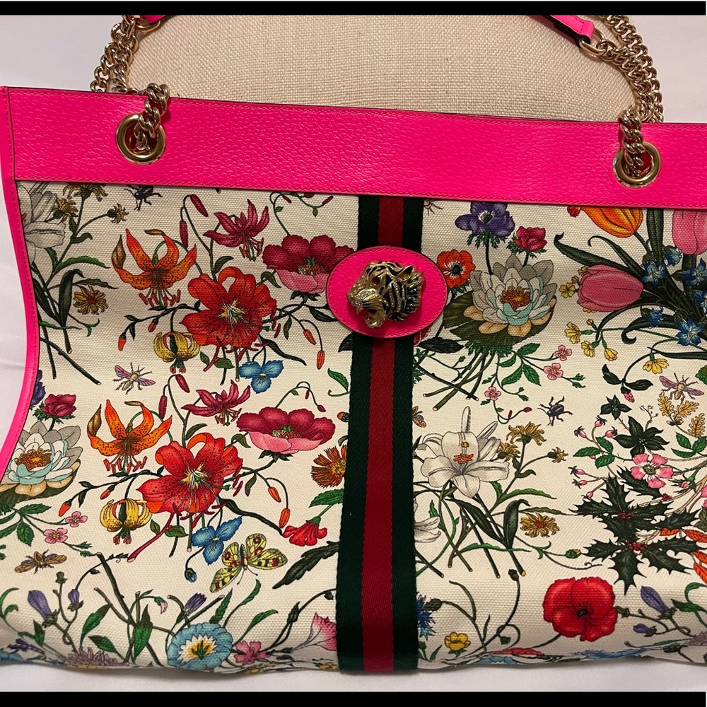 Gucci Flora Large Rajah Chain Fuchsia Multi Color Canvas Tote. New-Never used